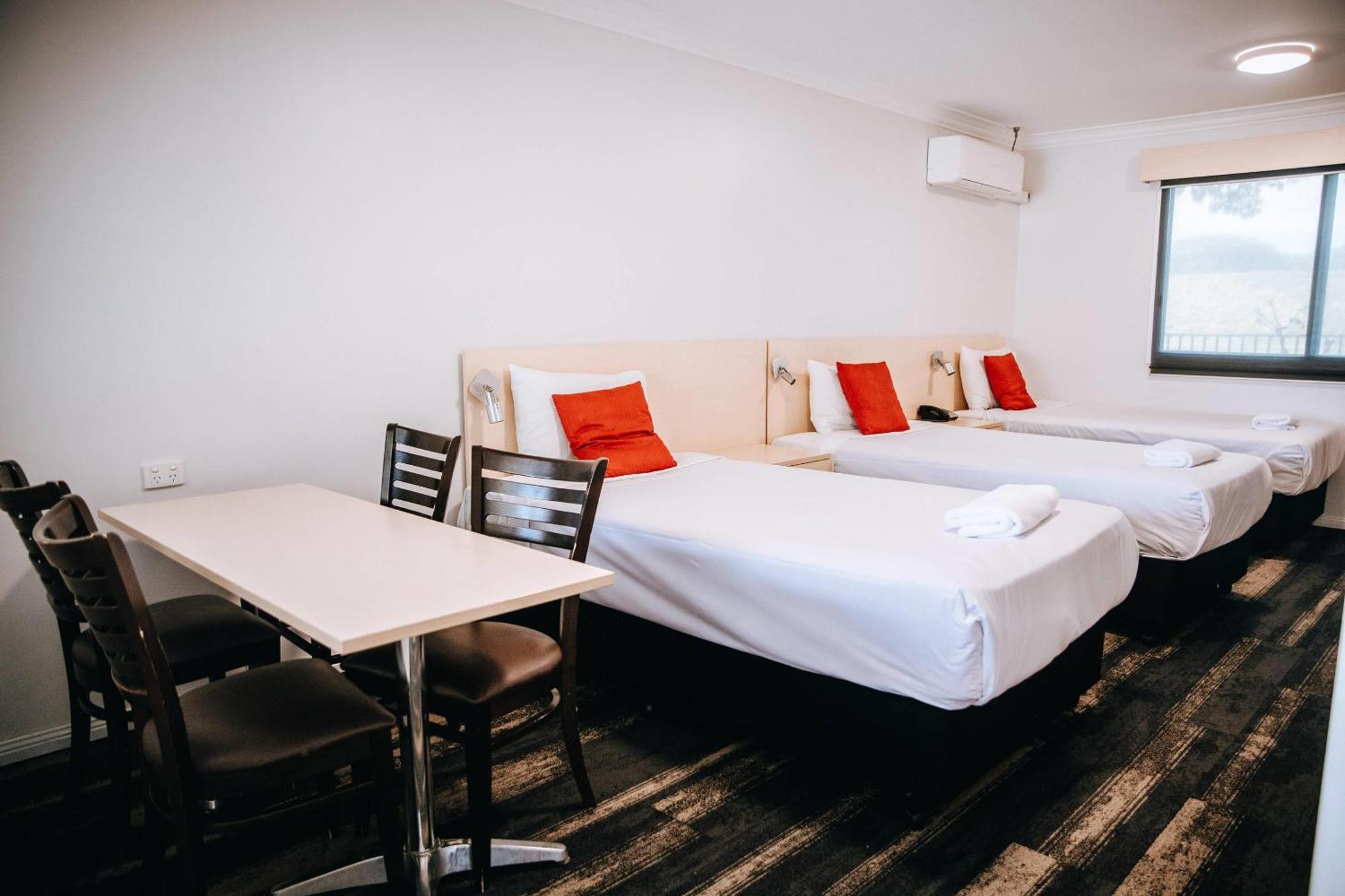 Comfort Inn Мори Екстериор снимка