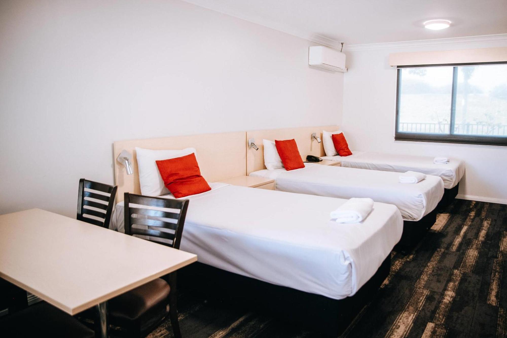 Comfort Inn Мори Екстериор снимка