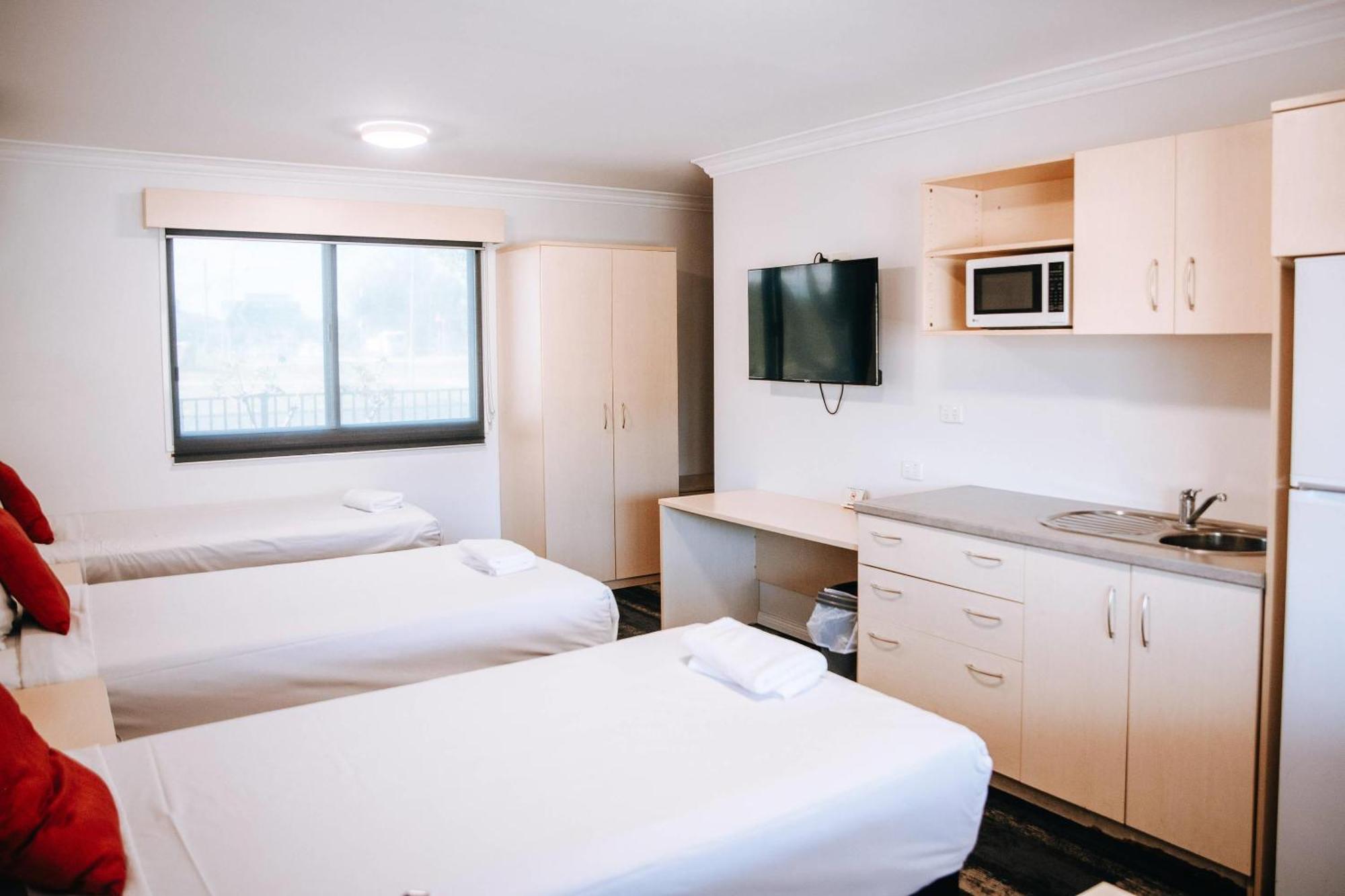 Comfort Inn Мори Екстериор снимка