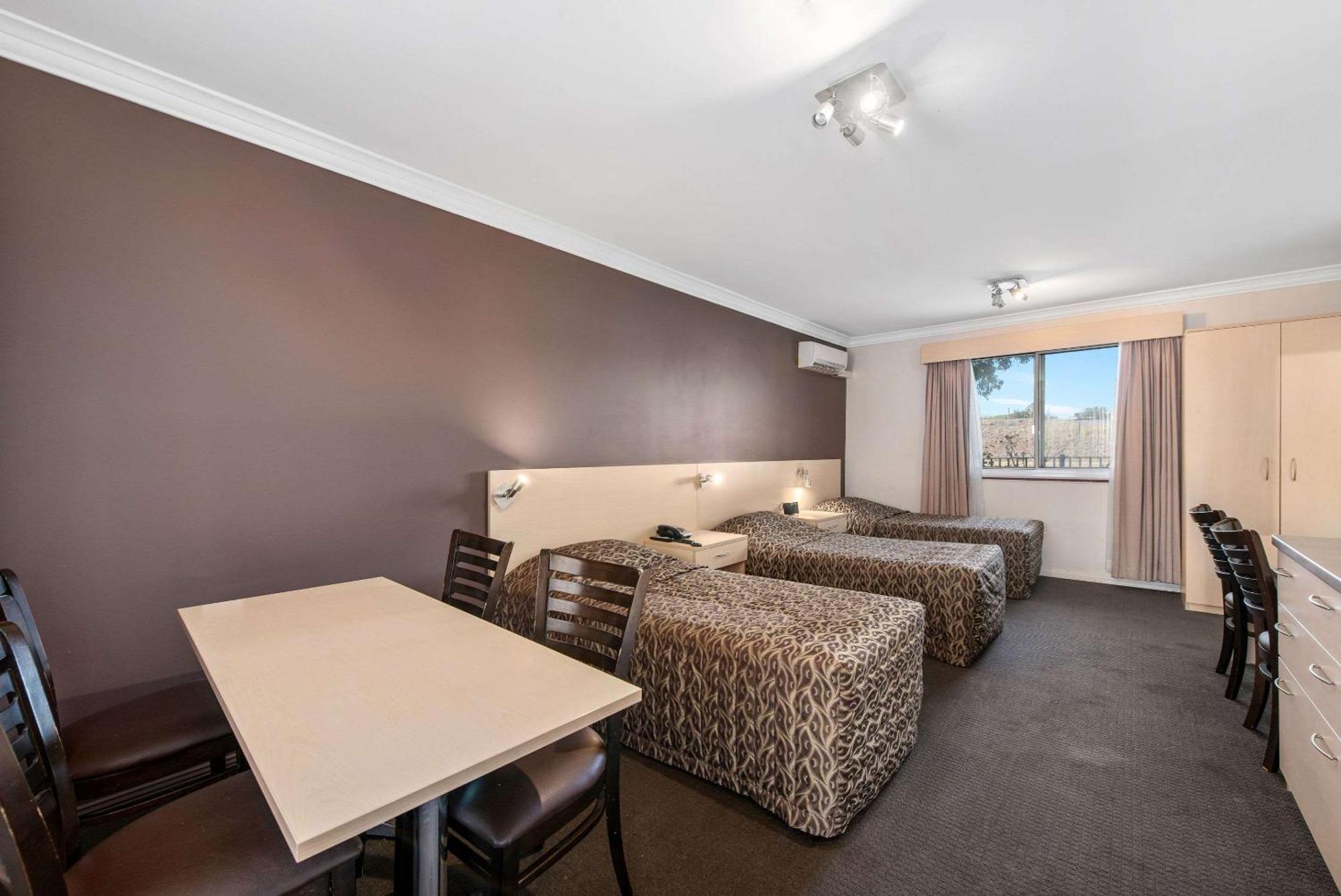 Comfort Inn Мори Екстериор снимка