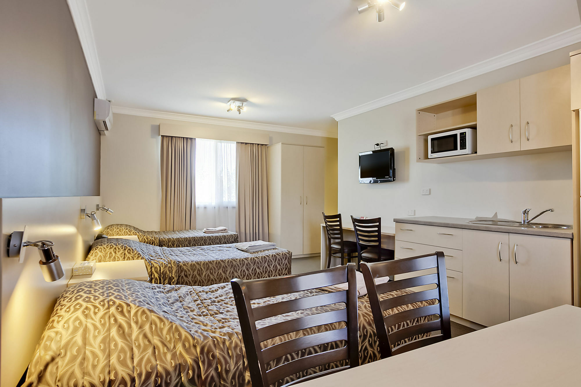 Comfort Inn Мори Екстериор снимка